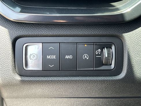 New 2026 GMC Acadia AT4 w/ Luxury Package AWD/4WD image 18