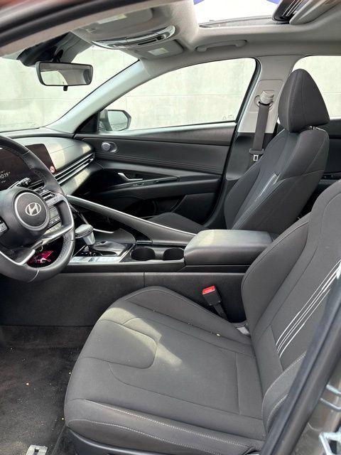 Used 2025 Hyundai Elantra SEL FWD image 14