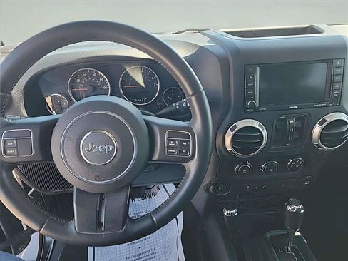 Used 2018 Jeep Wrangler Unlimited Sahara AWD/4WD image 10