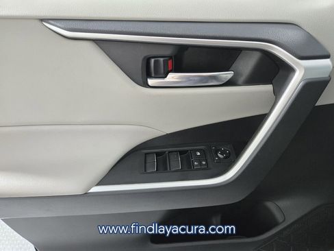 Used 2021 Toyota RAV4 XLE Premium image 20