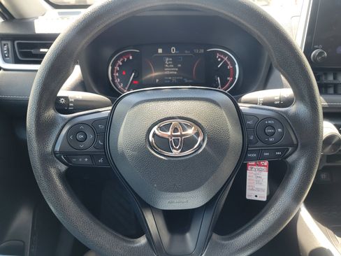 Used 2023 Toyota RAV4 LE AWD/4WD image 8