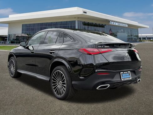 Used 2025 Mercedes-Benz GLC 300 4MATIC image 8