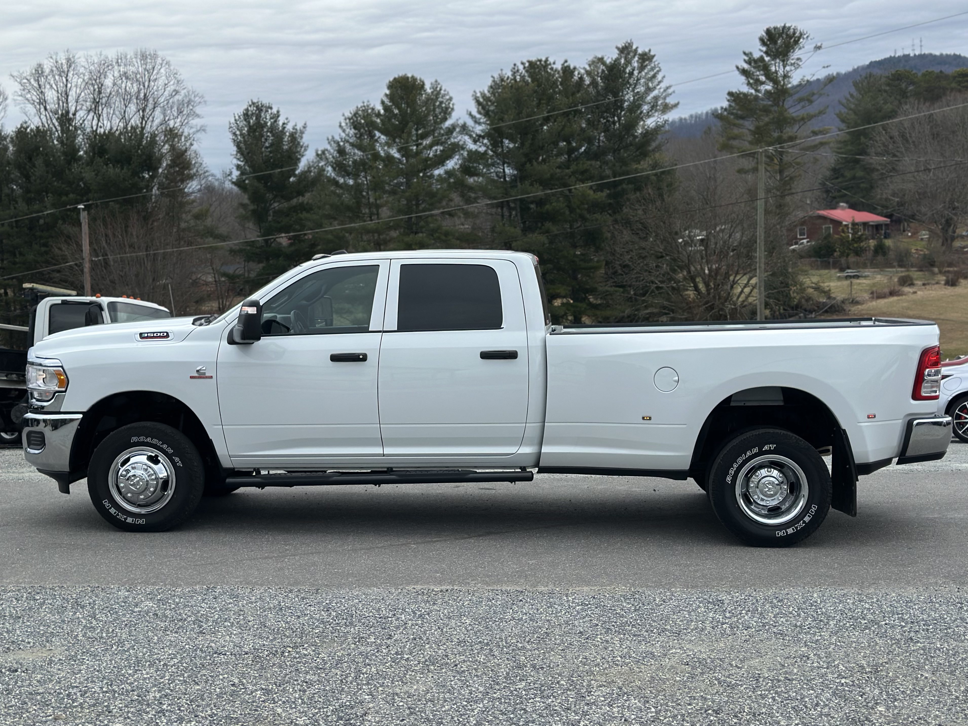 Used 2024 RAM 3500 Tradesman w/ Chrome Appearance Group AWD/4WD image 6