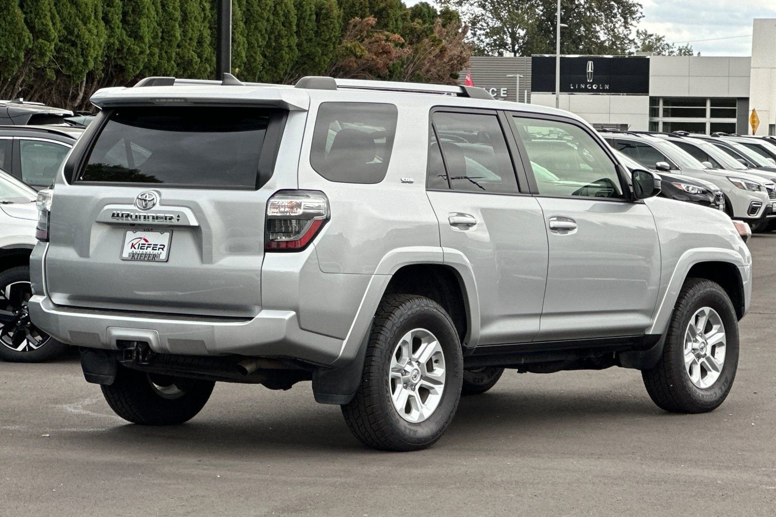 Used 2024 Toyota 4Runner SR5 AWD/4WD image 4