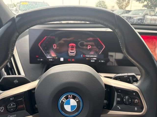 Used 2022 BMW iX xDrive50 w/ Sport Package AWD/4WD image 8
