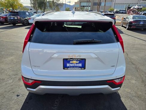 Used 2023 Kia Niro EX image 5
