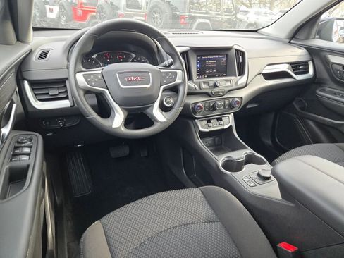 Used 2024 GMC Terrain SLE w/ Driver Convenience Package image 2