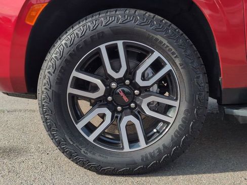 Used 2024 GMC Yukon AT4 w/ Technology Package image 38