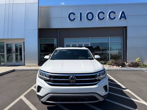Used 2023 Volkswagen Atlas Cross Sport SE w/ Panoramic Sunroof Package AWD/4WD image 3