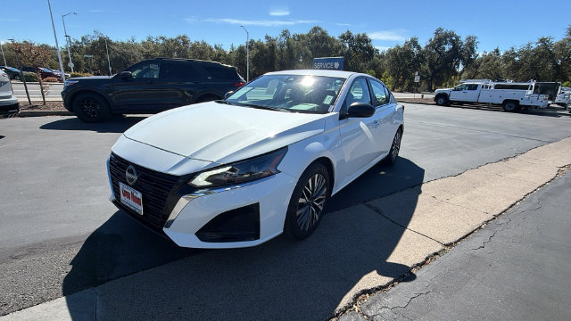 Used 2025 Nissan Altima 2.5 SV FWD image 1