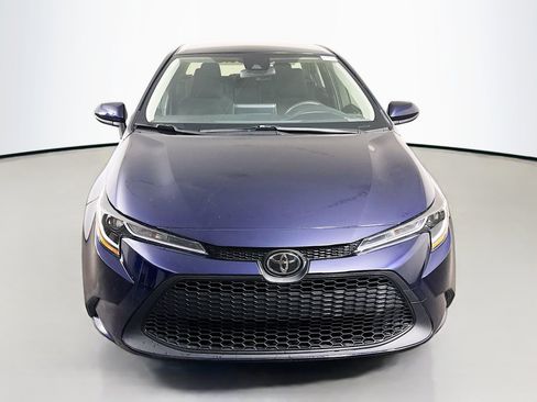 Used 2021 Toyota Corolla LE image 2