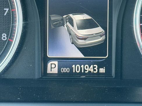 Used 2015 Toyota Camry SE w/ Moonroof Package FWD image 31