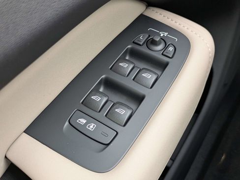 New 2026 Volvo XC60 B5 Plus w/ Protection Package Premier image 23