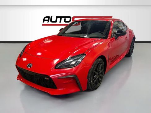 Used 2024 Toyota GR86 RWD image 3