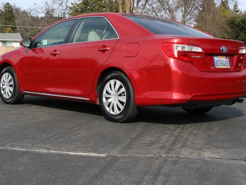 Used 2012 Toyota Camry LE w/ Preferred Accessory Pkg image 7