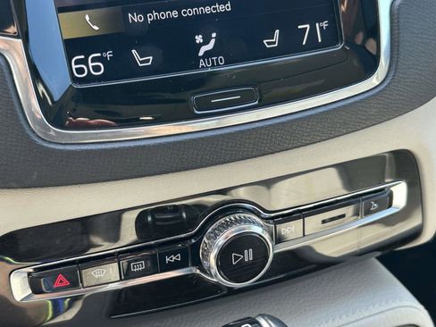 Used 2018 Volvo XC90 T6 Momentum w/ Convenience Package image 27