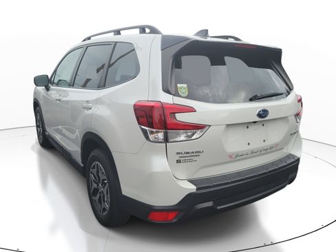 Used 2024 Subaru Forester Premium AWD/4WD image 4