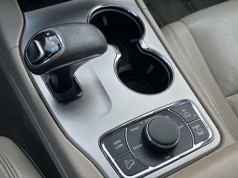Used 2015 Jeep Grand Cherokee Overland image 39