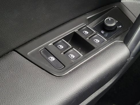 Used 2021 Volkswagen Tiguan SE AWD/4WD image 27