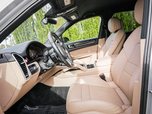 Used 2022 Porsche Cayenne E-Hybrid image 16