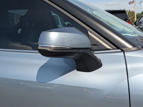 Used 2023 Toyota Highlander XLE image 11