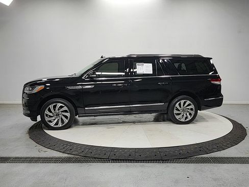 Used 2023 Lincoln Navigator L Reserve AWD/4WD image 5