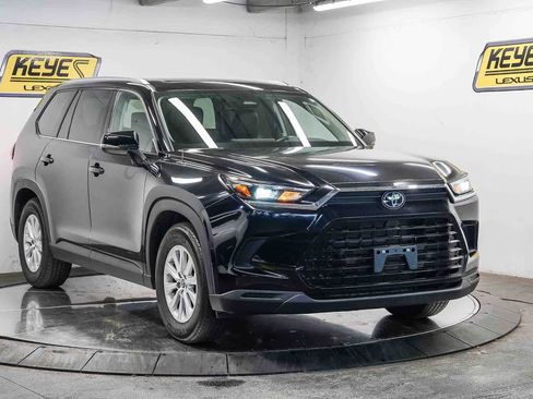 Used 2025 Toyota Grand Highlander FWD image 5