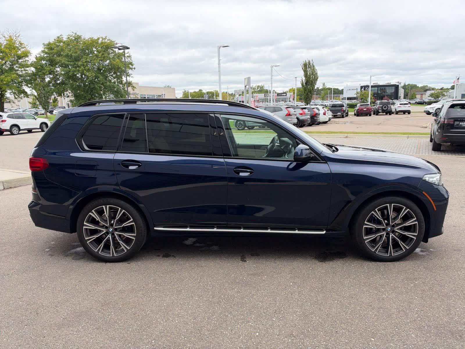 Used 2022 BMW X7 xDrive40i w/ M Sport Package AWD/4WD image 6