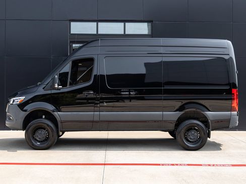 Used 2024 Mercedes-Benz Sprinter 2500 image 9