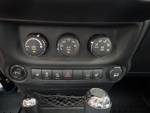 Used 2012 Jeep Wrangler Unlimited Sahara w/ Connectivity Group AWD/4WD image 23