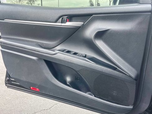 Used 2020 Toyota Camry SE image 19