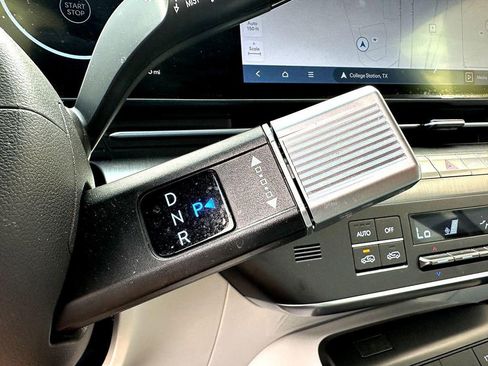 Used 2025 Hyundai Kona Limited image 20