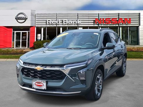 Used 2025 Chevrolet Trax LT FWD image 5