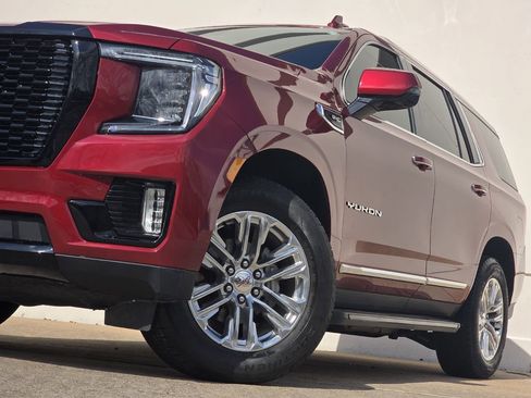 Used 2024 GMC Yukon SLT w/ SLT Luxury Package image 8