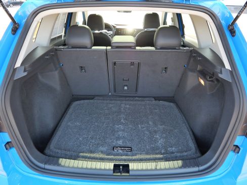 Certified 2022 Volkswagen Taos SEL image 18