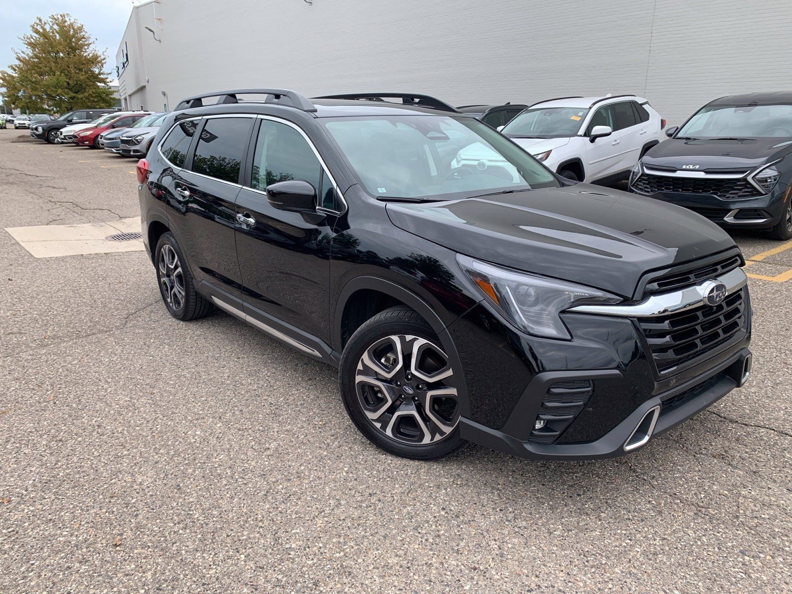 Used 2024 Subaru Ascent Touring AWD/4WD image 3