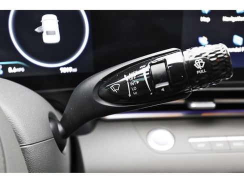 Certified 2025 Hyundai Elantra SEL image 18