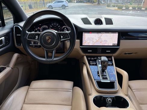 Used 2021 Porsche Cayenne image 8
