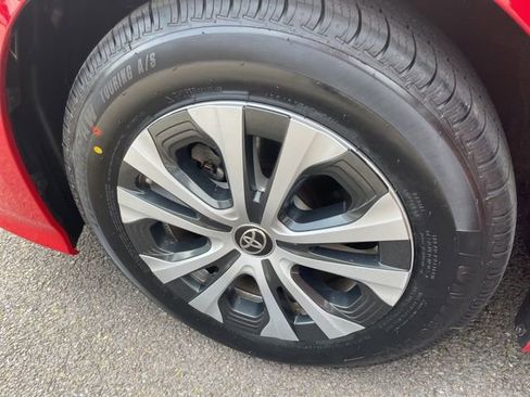 Used 2020 Toyota Prius XLE image 17