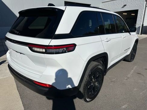Certified 2025 Jeep Grand Cherokee Altitude image 4