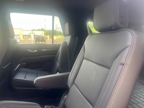 Used 2022 GMC Yukon Denali RWD image 27
