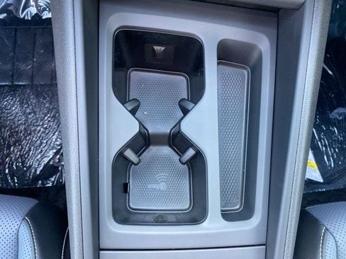 New 2025 Volkswagen Tiguan SE image 38