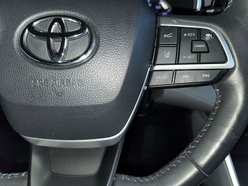 Used 2022 Toyota Highlander XLE image 26