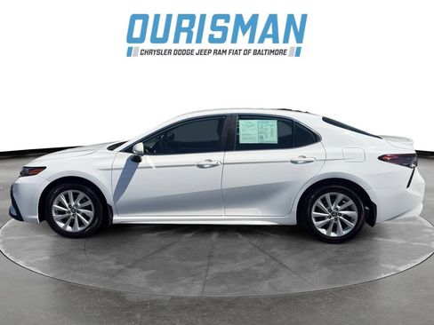 Used 2024 Toyota Camry SE FWD image 3