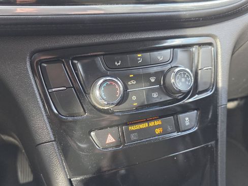 Used 2020 Buick Encore Preferred FWD image 19