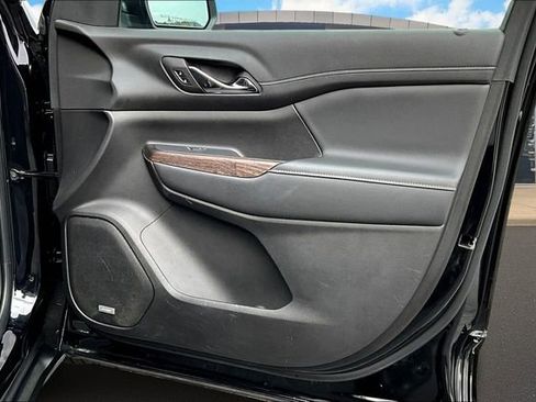 Used 2023 GMC Acadia Denali w/ Black Diamond Edition image 19