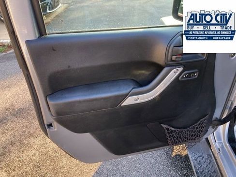 Used 2017 Jeep Wrangler Unlimited Sahara AWD/4WD image 18