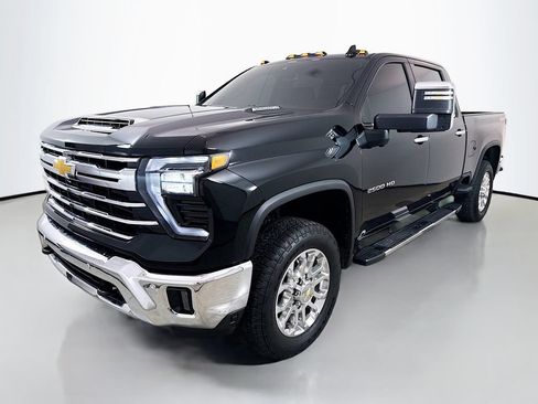 Used 2025 Chevrolet Silverado 2500 LTZ w/ LTZ Convenience Package AWD/4WD image 3