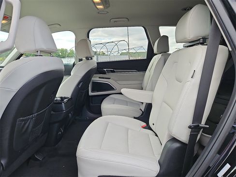 Used 2023 Kia Telluride S image 11