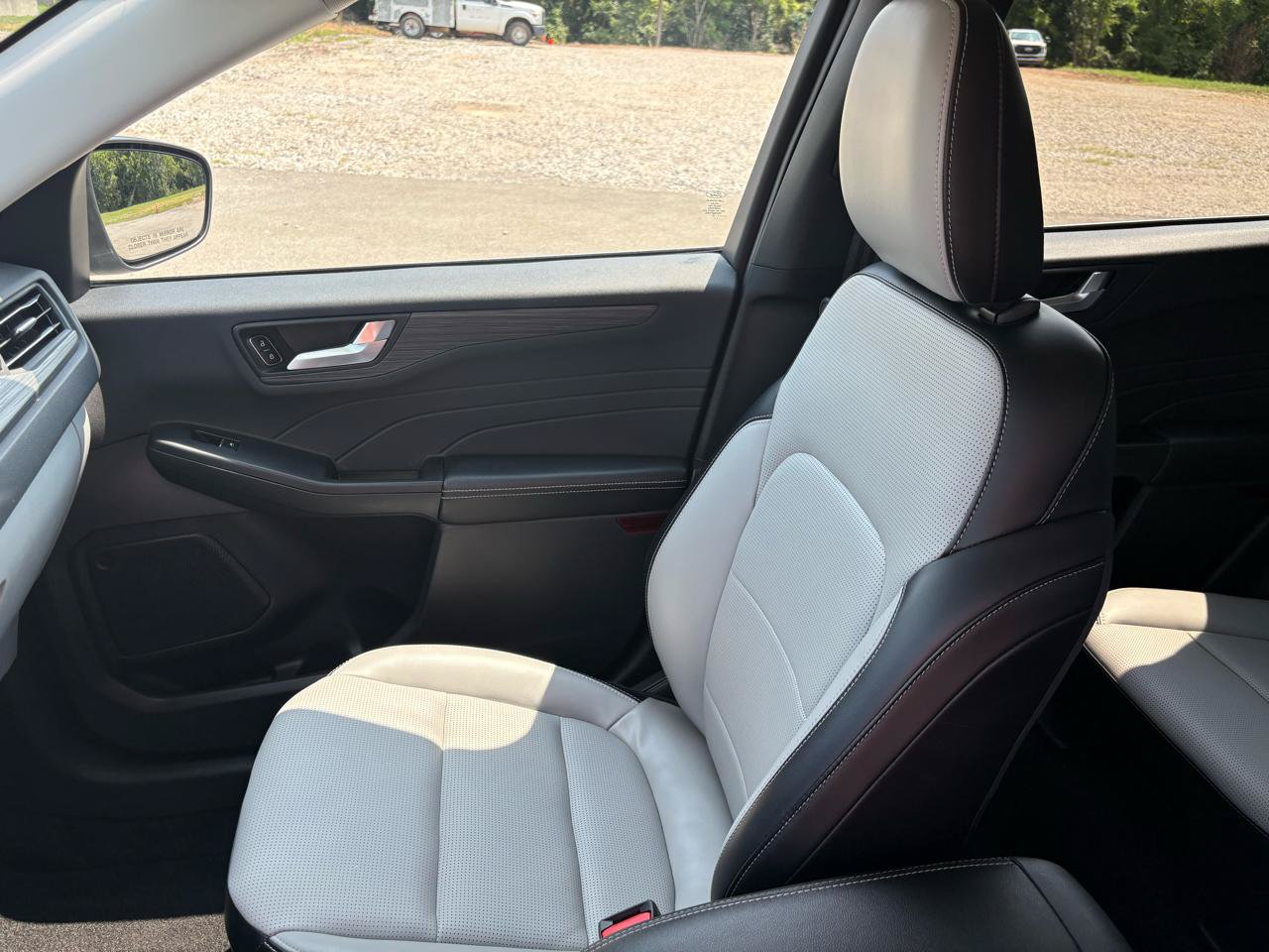 Used 2024 Ford Escape Platinum AWD/4WD image 19